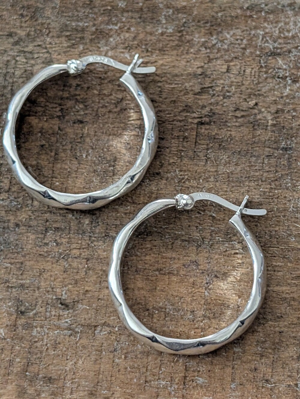 Elegant Av 925 Silver Hoop Earrings